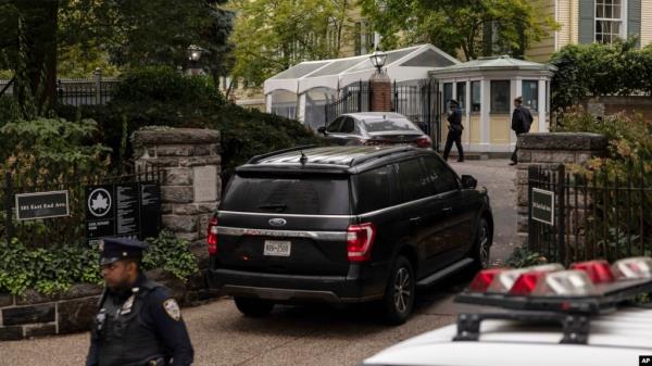 A vehicle drives onto the property of Gracie Mansion, the official residence of New York City Mayor Eric Adams, Sep. 26, 2024, in New York.