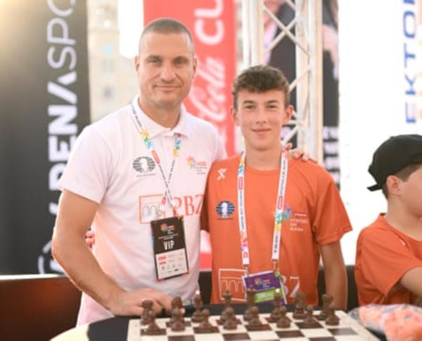 Nemanja Vidić at the Youth Sports Games with his young Slovenian chess partner, Leo Glavač.